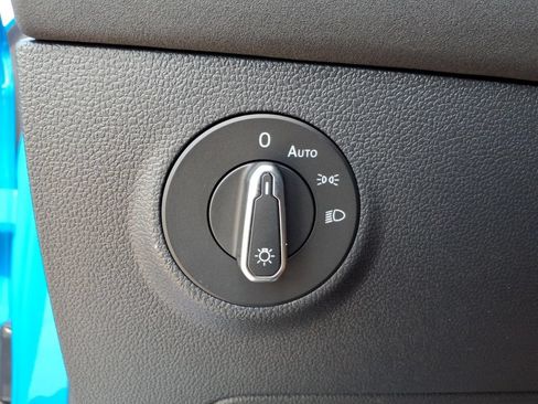 Certified 2025 Volkswagen Taos SE AWD/4WD image 26