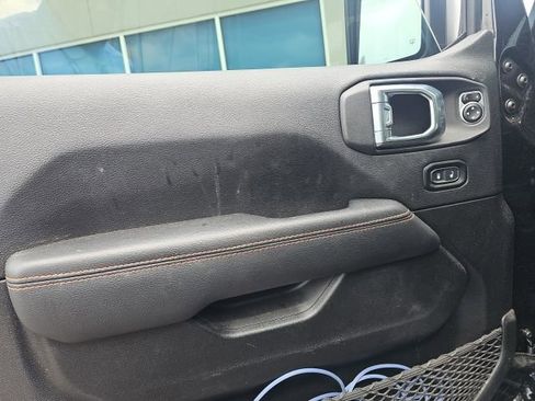 Used 2022 Jeep Gladiator Mojave w/ Cold Weather Group AWD/4WD image 16