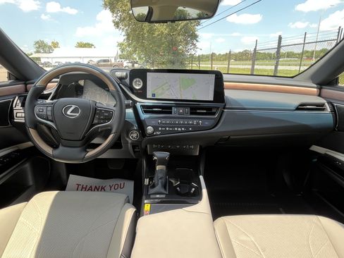 Used 2025 Lexus ES 350 Ultra Luxury FWD image 34