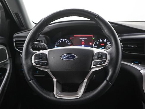 Used 2022 Ford Explorer XLT w/ Equipment Group 202A AWD/4WD image 18