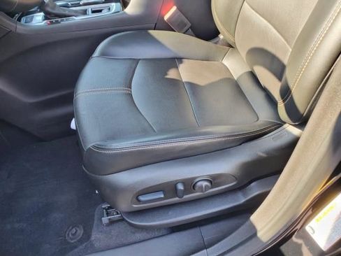 Used 2023 Chevrolet Equinox Premier image 16