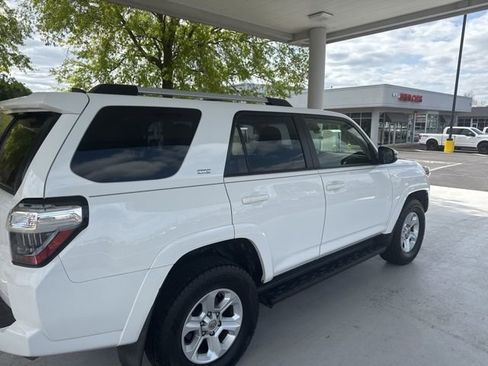 Used 2020 Toyota 4Runner SR5 Premium w/ Moonroof Package image 3