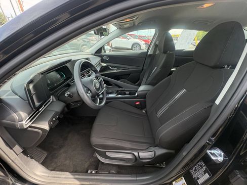 Used 2026 Hyundai Elantra Hybrid FWD image 25