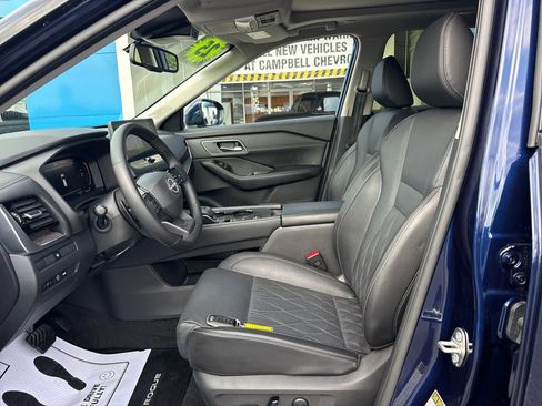 Used 2025 Nissan Rogue Platinum FWD image 11