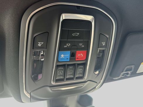 Used 2026 Jeep Grand Cherokee Limited AWD/4WD image 28