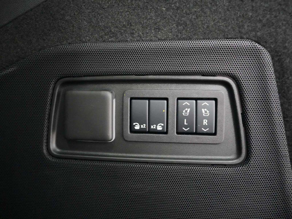 Used 2025 Cadillac Escalade ESV Sport Platinum AWD/4WD image 48