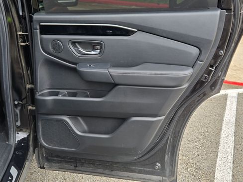 Used 2025 Honda Pilot EX-L image 26