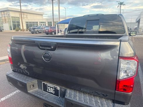 Used 2019 Nissan Titan SV w/ SV Convenience Package RWD image 13