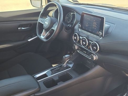 Used 2020 Nissan Sentra SV image 9