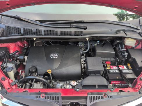 Used 2018 Toyota Sienna LE FWD image 21