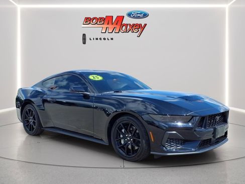 Used 2025 Ford Mustang GT RWD image 3