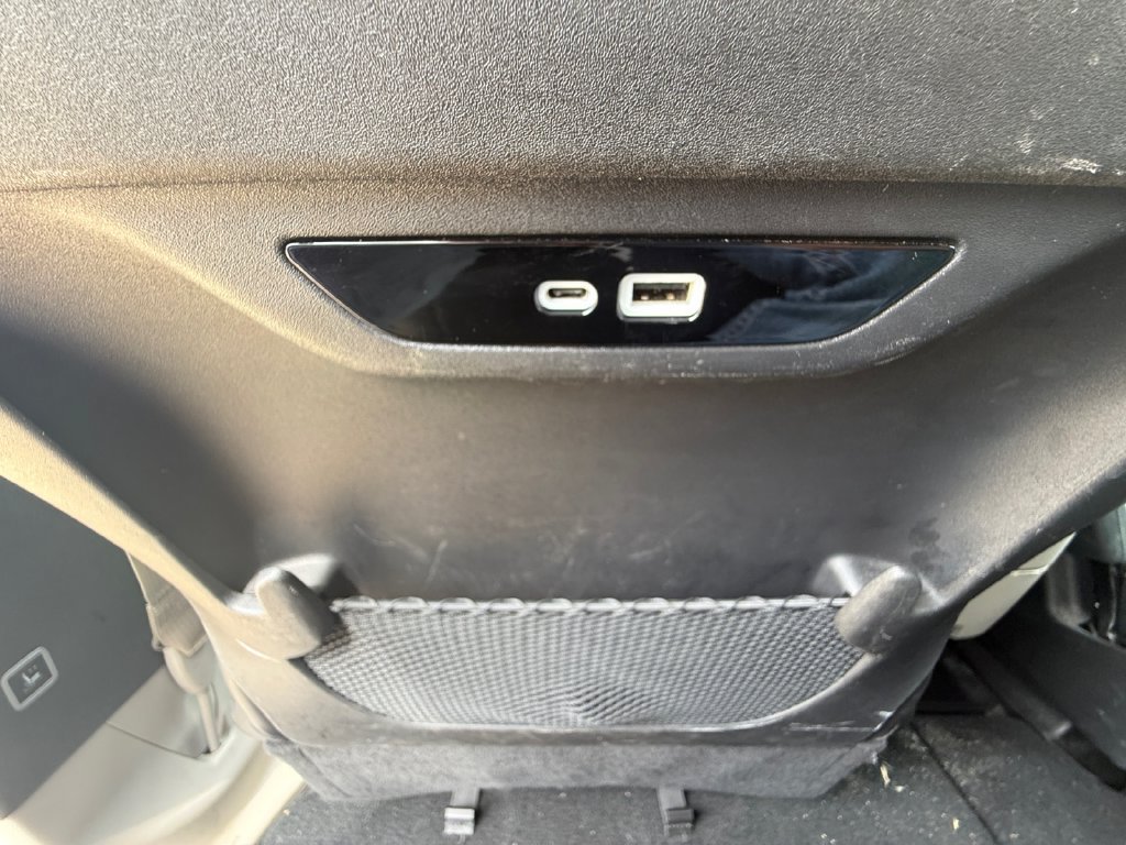 Used 2024 Chrysler Pacifica Touring-L FWD image 37