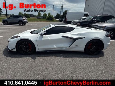 Used 2024 Chevrolet Corvette Z06 w/ Z07 Performance Package RWD image 3