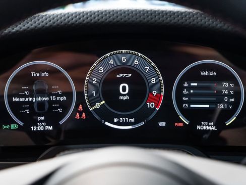 Used 2026 Porsche 911 GT3 RWD image 25