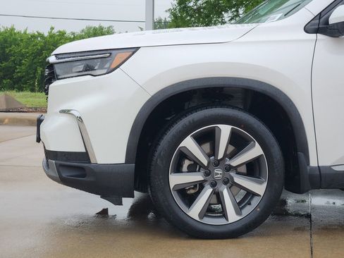 Certified 2024 Honda Pilot Touring image 8