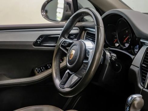 Used 2018 Porsche Macan Sport Edition AWD/4WD image 21