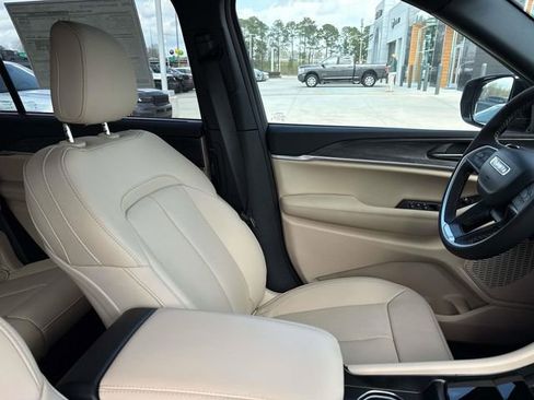 New 2025 Jeep Grand Cherokee L Limited w/ Luxury Tech Group II RWD image 25