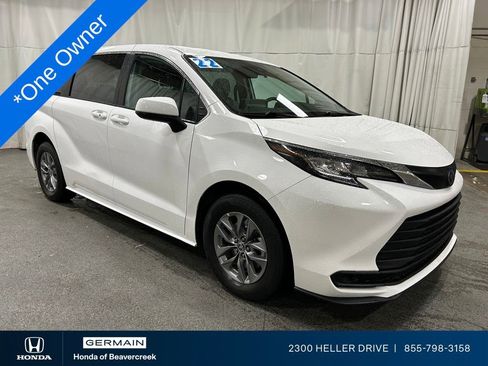 Used 2022 Toyota Sienna LE FWD image 1