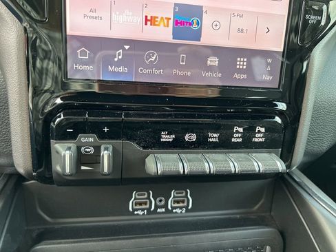 New 2026 RAM 2500 Laramie w/ Night Edition AWD/4WD image 23