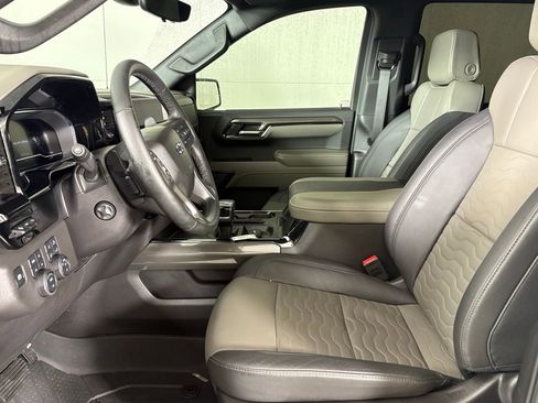 Used 2025 Chevrolet Silverado 1500 ZR2 w/ Technology Package image 25