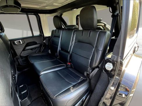 Used 2023 Jeep Wrangler Unlimited Sahara w/ Cold Weather Group AWD/4WD image 21