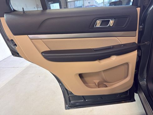 Used 2016 Ford Explorer XLT w/ Equipment Group 202A AWD/4WD image 28