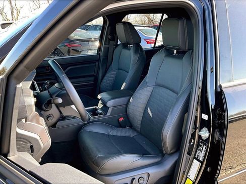 Used 2025 Toyota 4Runner TRD Off-Road Premium w/ Tow Technology Package image 36