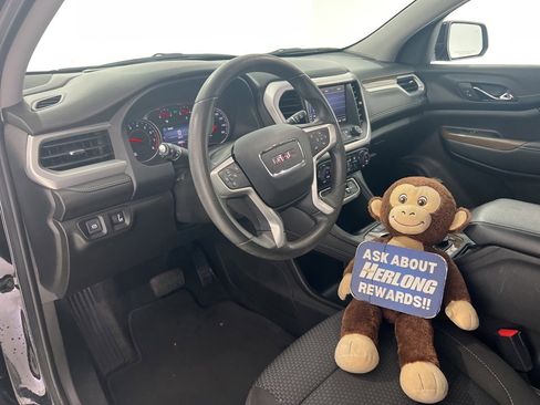 Used 2023 GMC Acadia SLE w/ Driver Convenience Package image 9