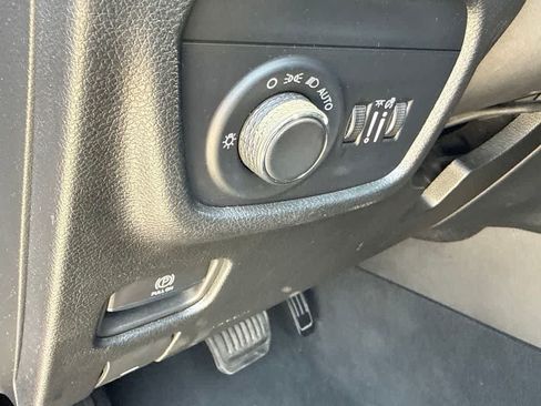 Used 2024 Jeep Grand Cherokee Laredo RWD image 14