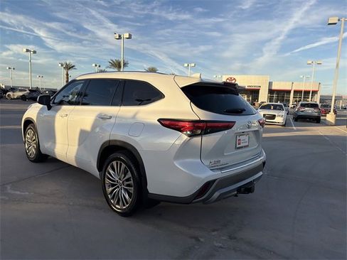 Certified 2022 Toyota Highlander Platinum image 7