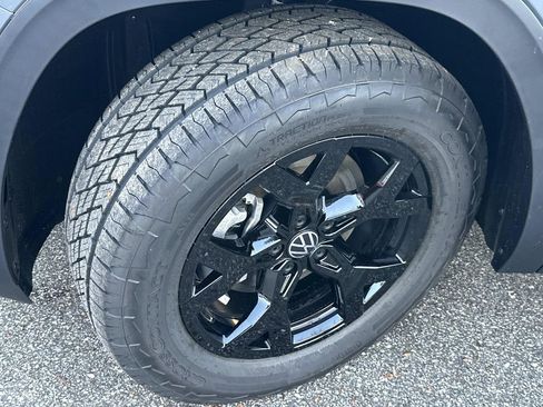 New 2026 Volkswagen Atlas Peak Edition image 9
