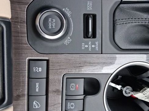 Used 2021 Toyota Highlander Limited image 33