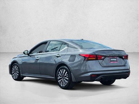 Used 2024 Nissan Altima 2.5 SV w/ SV Premium Package FWD image 8