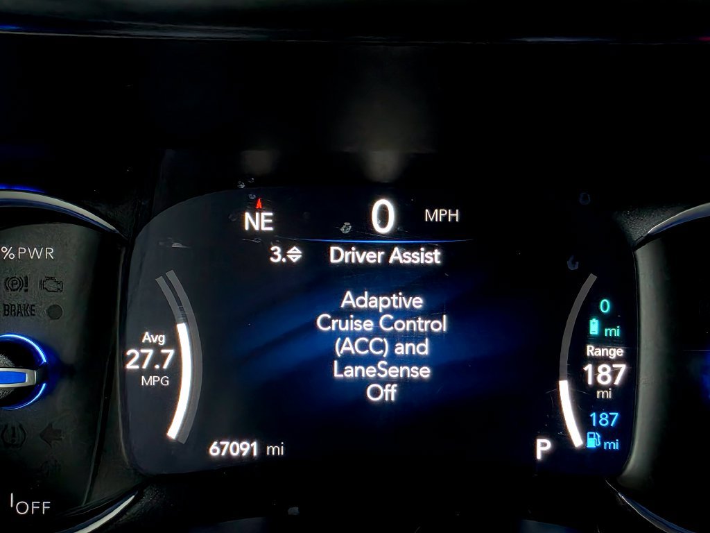 Used 2023 Chrysler Pacifica Limited FWD image 36