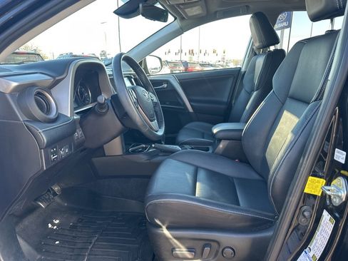 Used 2018 Toyota RAV4 Limited image 8