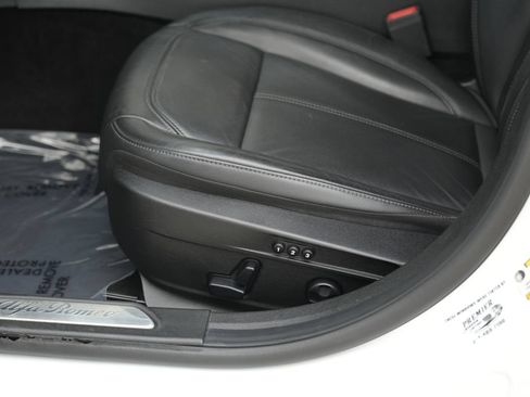 Used 2017 Alfa Romeo Giulia AWD image 17