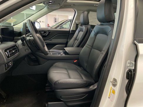 New 2026 Lincoln Aviator AWD w/ Jet Appearance Package image 17