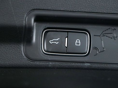 Used 2021 Ford Explorer XLT w/ Equipment Group 202A AWD/4WD image 31