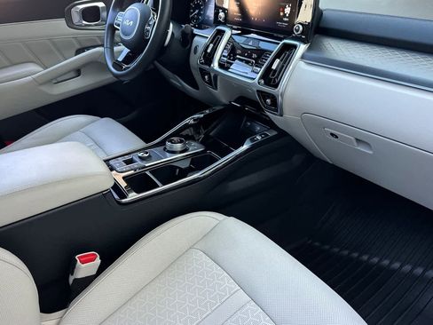 Used 2023 Kia Sorento SX Prestige w/ Panoramic Sunroof Package AWD/4WD image 16