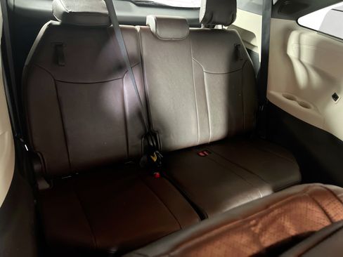 Used 2021 Toyota Sienna Platinum AWD/4WD image 29