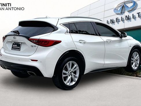 Used 2018 INFINITI QX30 Premium w/ Navigation Package FWD image 2