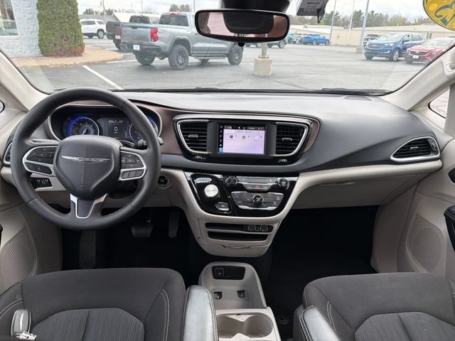 Used 2023 Chrysler Voyager LX FWD image 28