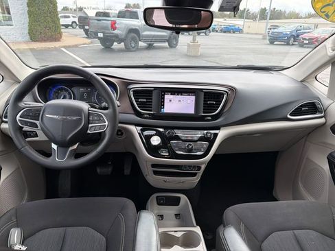 Used 2023 Chrysler Voyager LX FWD image 28