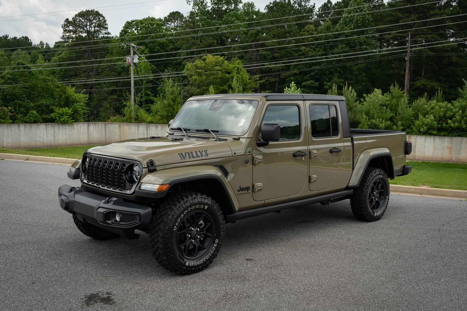 Used 2025 Jeep Gladiator Sport AWD/4WD image 3