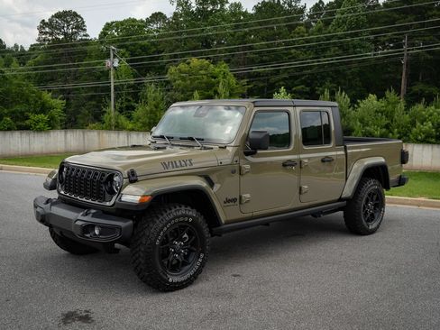 Used 2025 Jeep Gladiator Sport AWD/4WD image 3