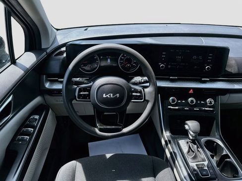 Used 2022 Kia Carnival LX FWD image 22