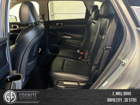 Used 2024 Kia Sorento S FWD image 25
