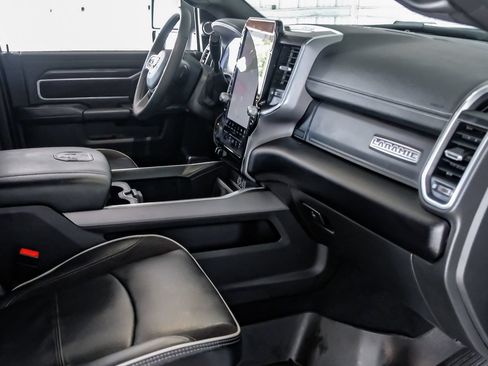 Used 2025 RAM 3500 Laramie AWD/4WD image 12