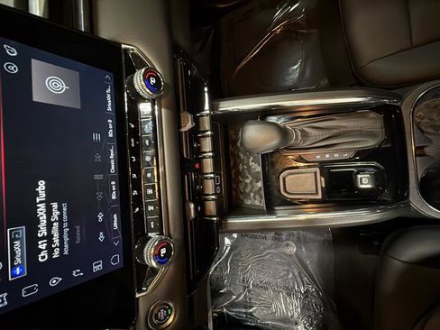 Used 2024 GMC Canyon Elevation w/ Elevation Premium Package image 30