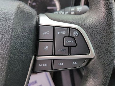 Used 2023 Toyota Highlander L FWD image 19